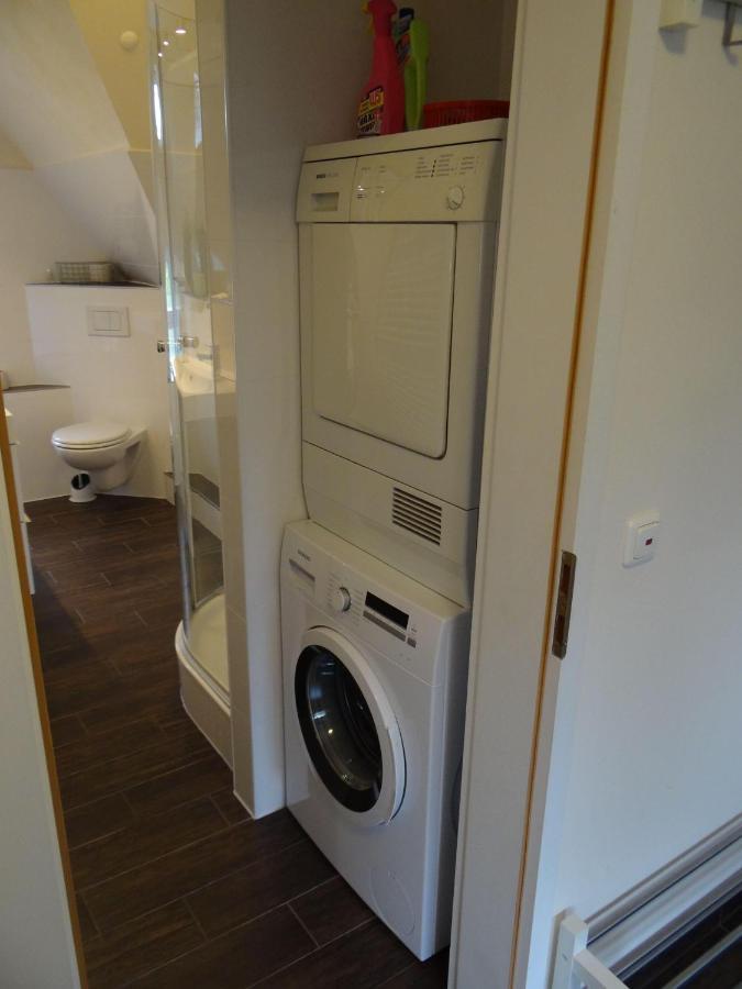 Ferienwohnung-Dg-Im-Reetdachhaus-Im-Ort-Welt Exteriér fotografie