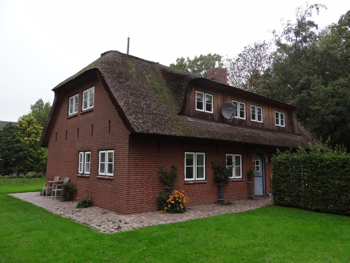 Ferienwohnung-Dg-Im-Reetdachhaus-Im-Ort-Welt Exteriér fotografie