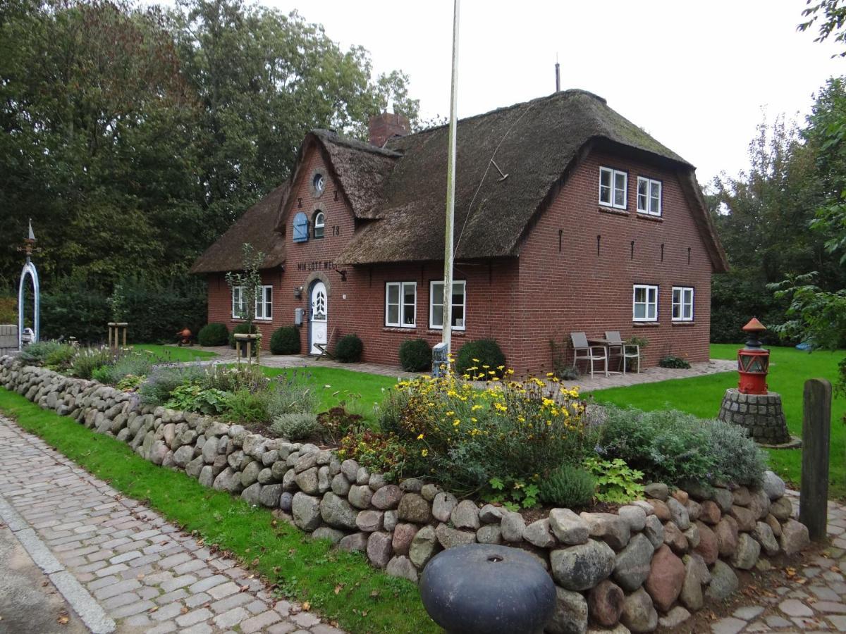 Ferienwohnung-Dg-Im-Reetdachhaus-Im-Ort-Welt Exteriér fotografie
