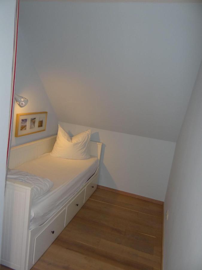 Ferienwohnung-Dg-Im-Reetdachhaus-Im-Ort-Welt Exteriér fotografie