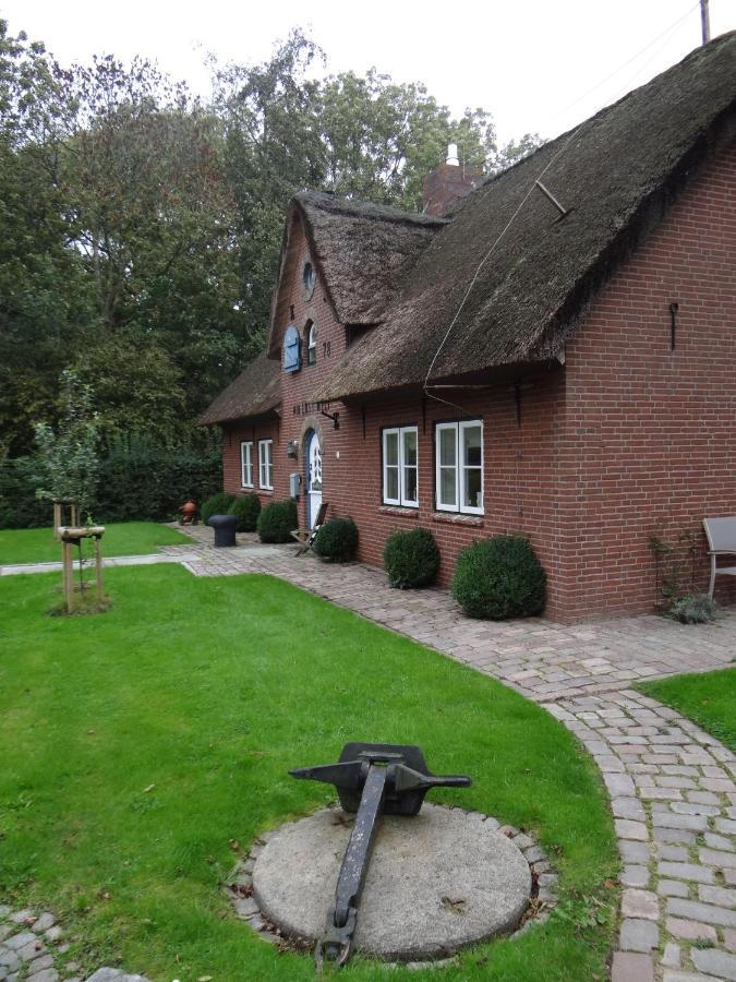 Ferienwohnung-Dg-Im-Reetdachhaus-Im-Ort-Welt Exteriér fotografie